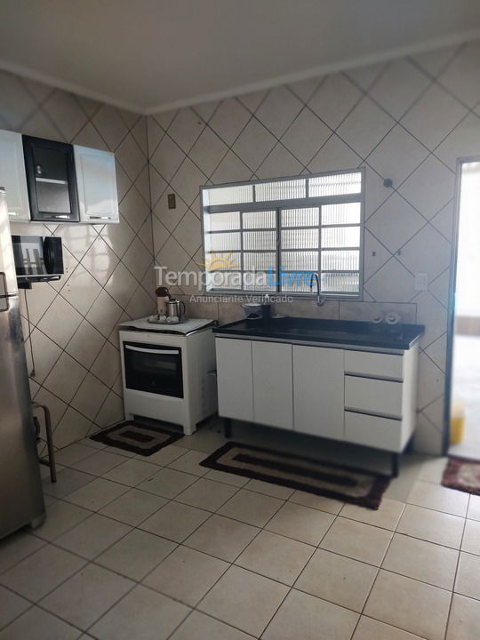Casa para aluguel de temporada em Lins (Jardim Primavera)
