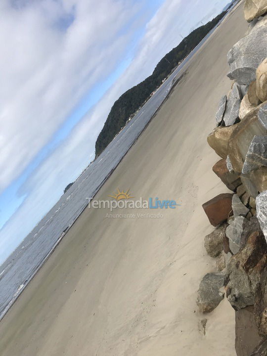 Casa para aluguel de temporada em Guaratuba (Balneário Prainha)