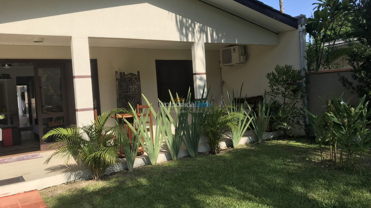 Casa para aluguel de temporada em Guaratuba (Balneário Prainha)