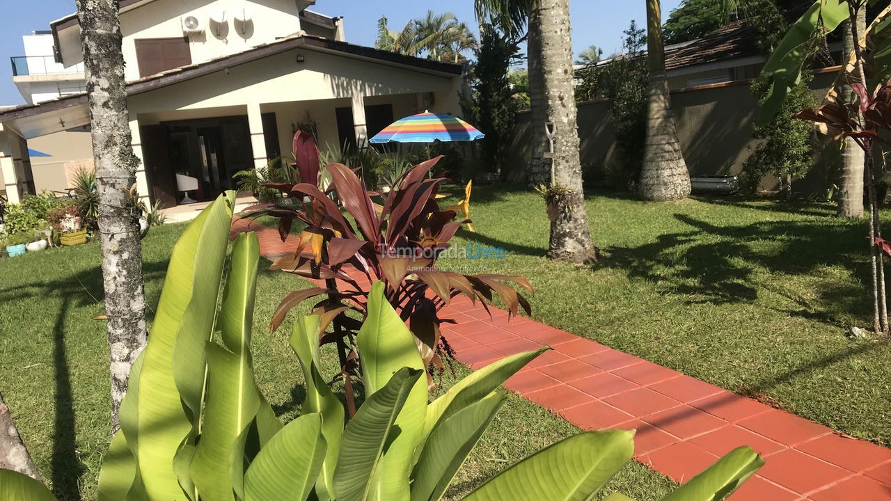 Casa para aluguel de temporada em Guaratuba (Balneário Prainha)