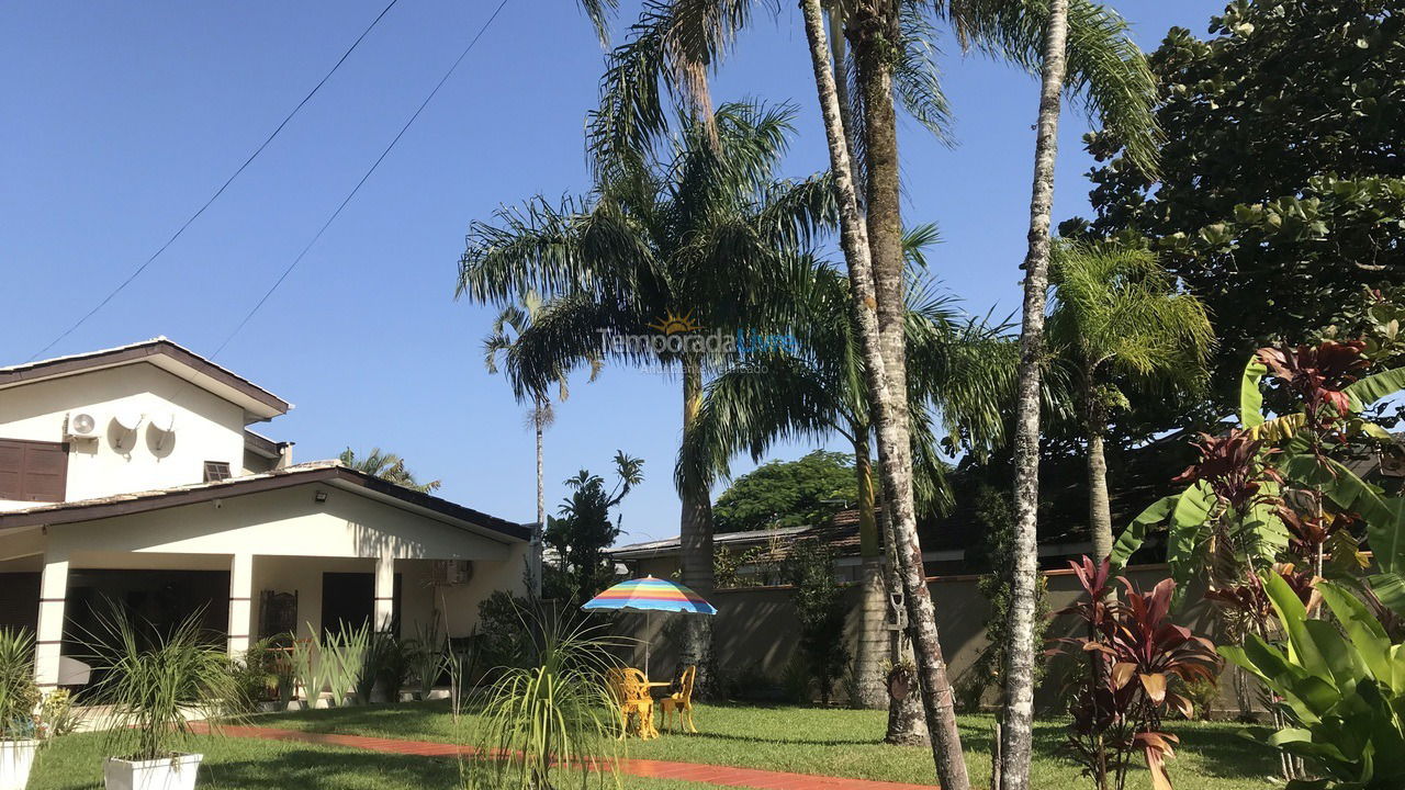 Casa para aluguel de temporada em Guaratuba (Balneário Prainha)