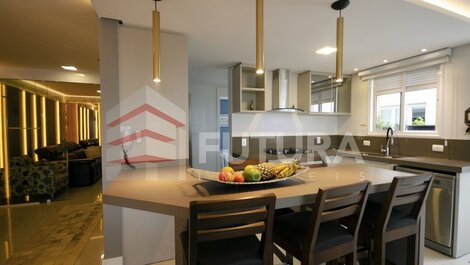Beautiful 4 bedroom beachfront apartment in Bombas
