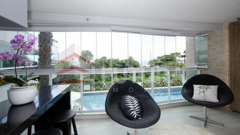 Beautiful 4 bedroom beachfront apartment in Bombas