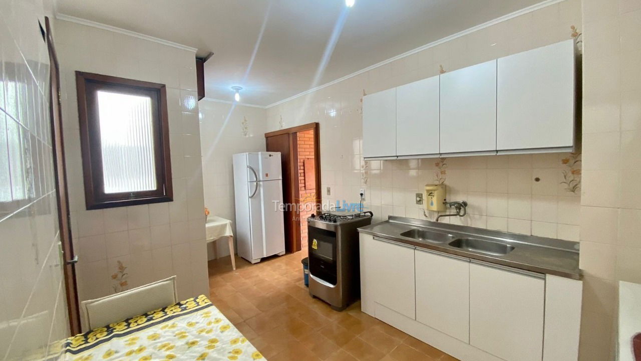 Apartamento para aluguel de temporada em Capão da Canoa (Centro)