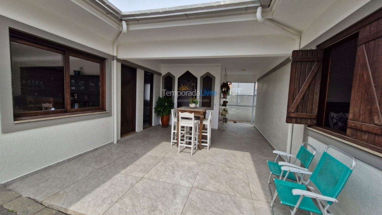 Casa para aluguel de temporada em Xangri Lá (Xangrila Bairo Centro)