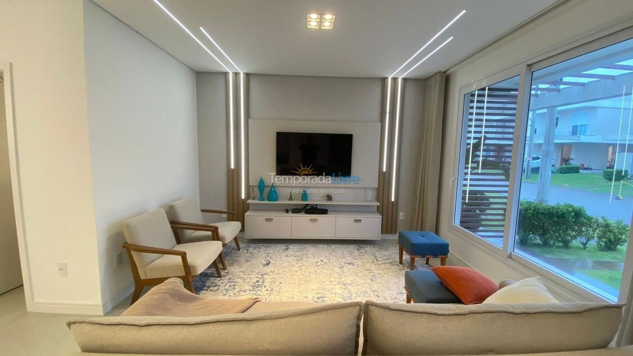 Casa para aluguel de temporada em Capão da Canoa (Zona Nova)