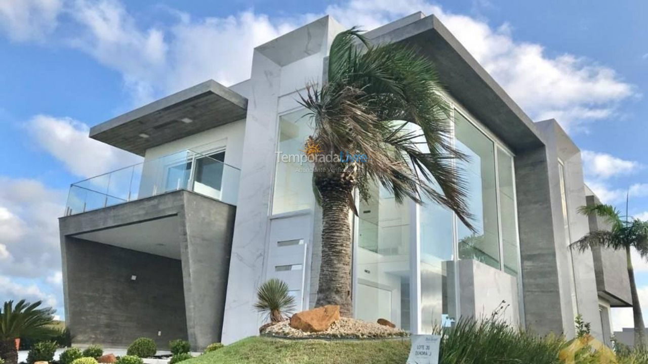 Casa para aluguel de temporada em Capão da Canoa (Parque Antártica)