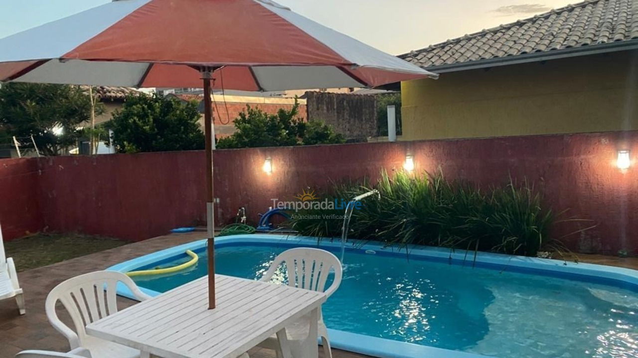 Casa para aluguel de temporada em Capão da Canoa (Zona Nova)