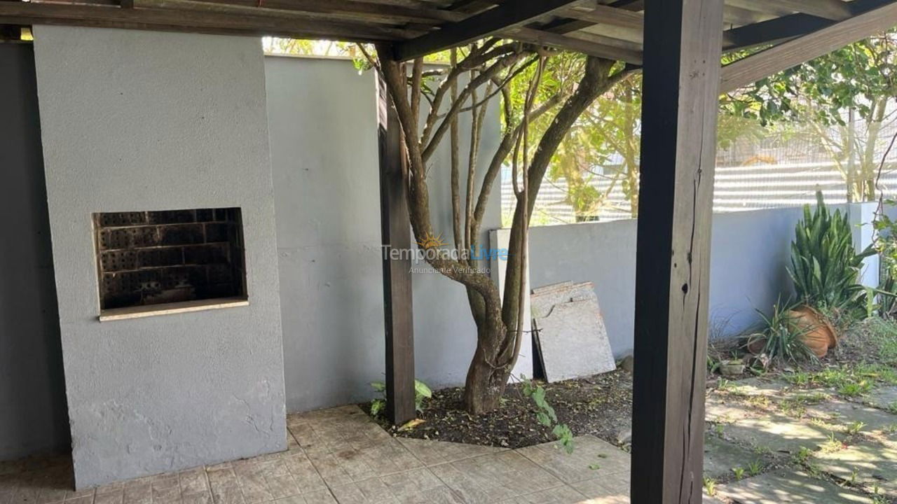 Casa para aluguel de temporada em Capão da Canoa (Zona Nova)