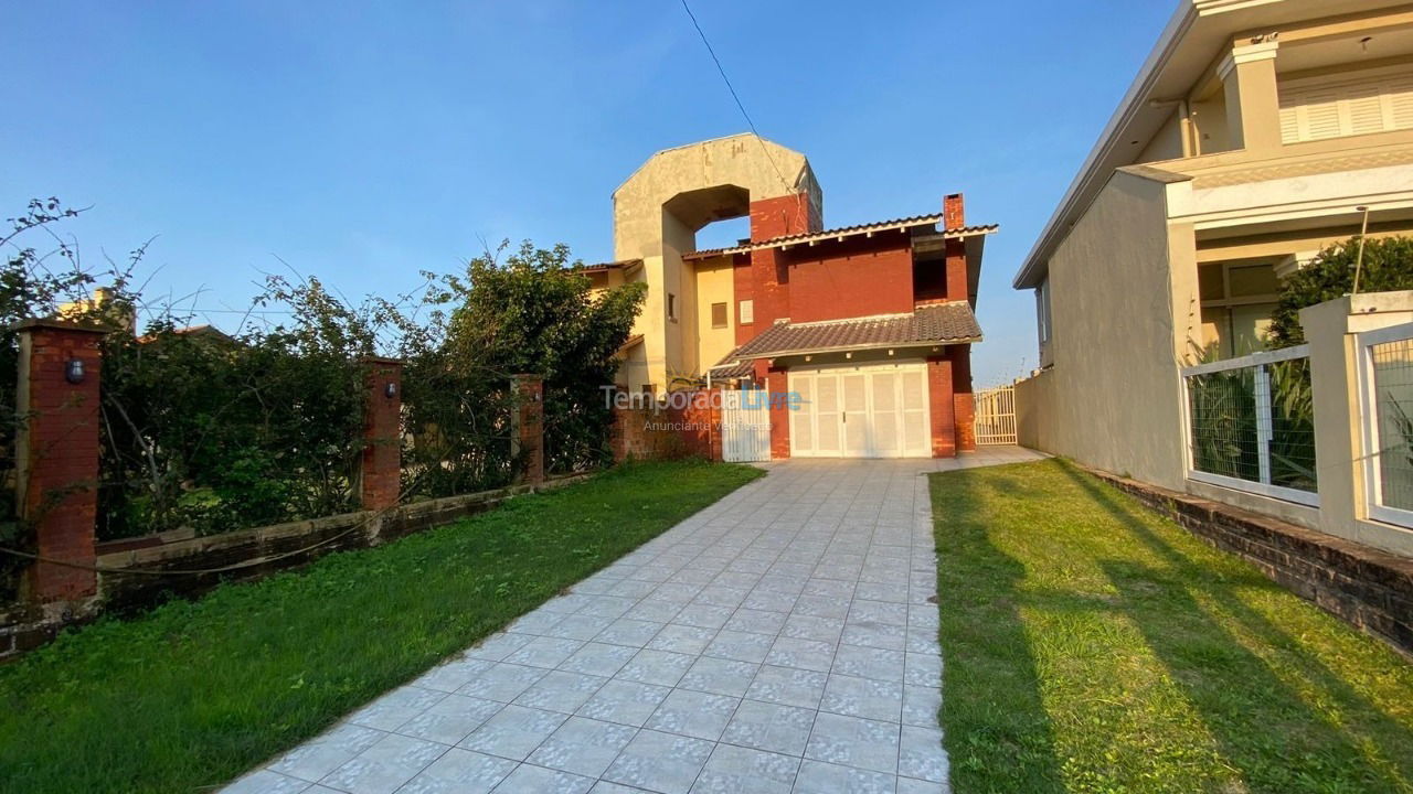 Casa para aluguel de temporada em Capão da Canoa (Zona Nova)