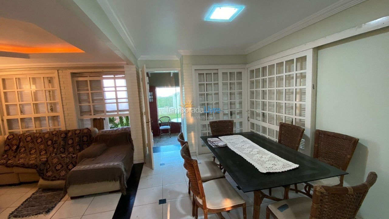 Casa para aluguel de temporada em Capão da Canoa (Zona Nova)