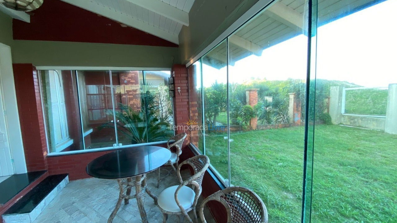Casa para aluguel de temporada em Capão da Canoa (Zona Nova)