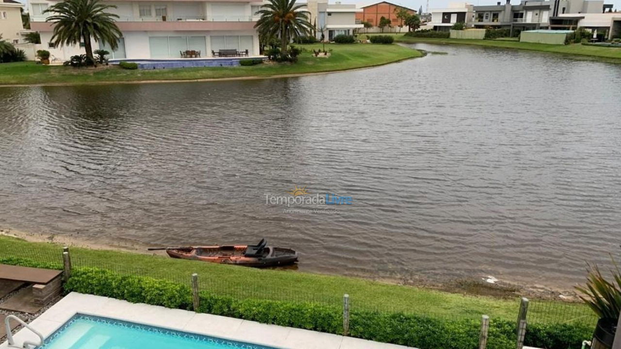 Casa para aluguel de temporada em Xangri Lá (Xangrila Bairo Centro)
