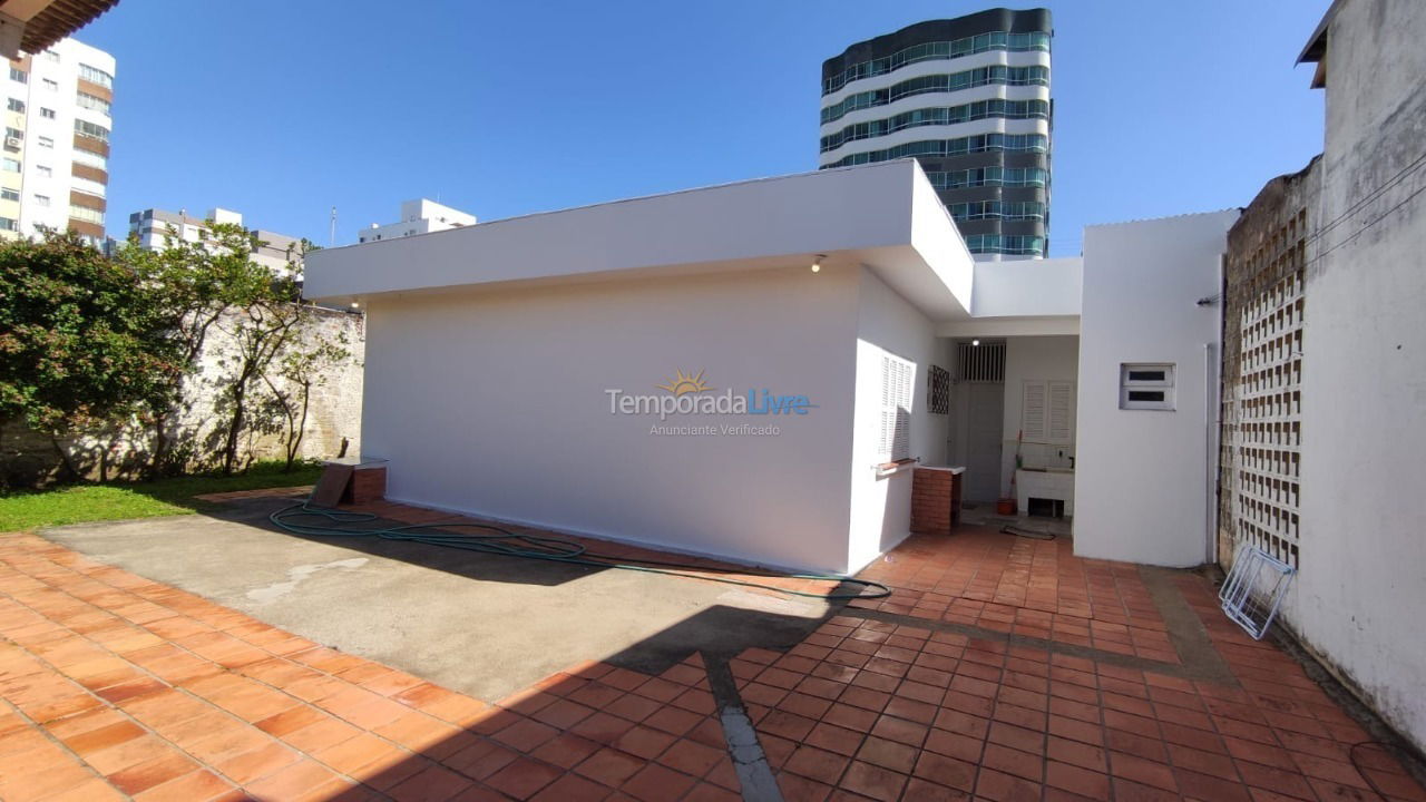 Casa para aluguel de temporada em Capão da Canoa (Navegantes)