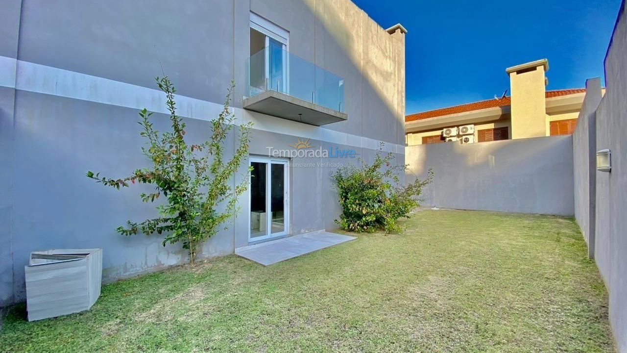 Casa para aluguel de temporada em Capão da Canoa (Zona Nova)