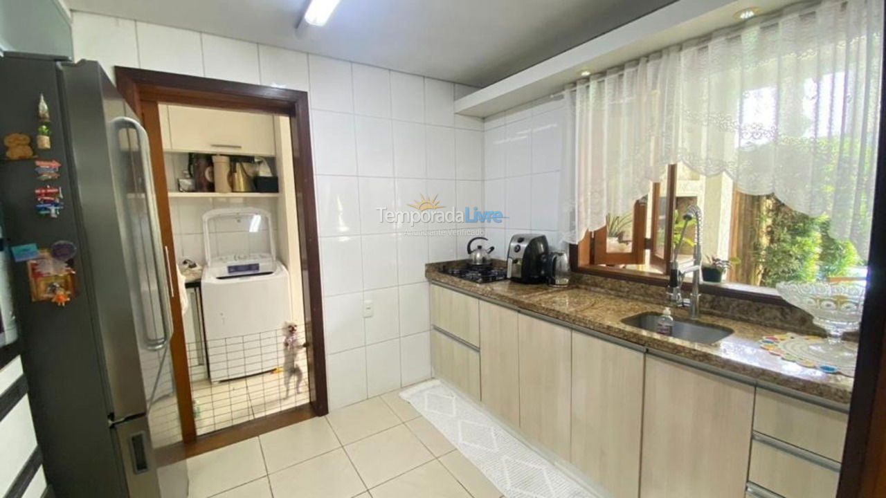 Casa para aluguel de temporada em Capão da Canoa (Zona Nova)