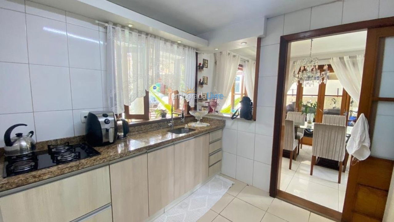 Casa para aluguel de temporada em Capão da Canoa (Zona Nova)