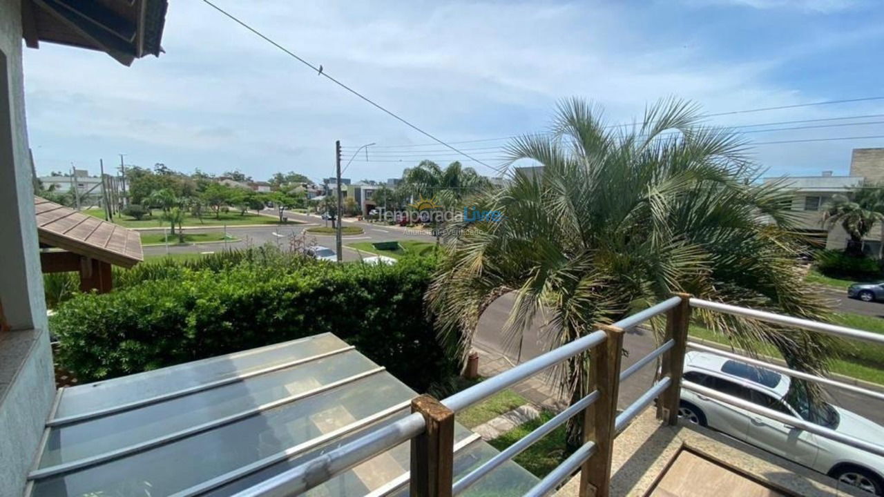 Casa para aluguel de temporada em Capão da Canoa (Zona Nova)