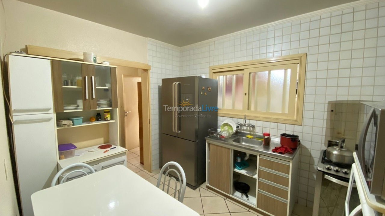 Casa para aluguel de temporada em Capão da Canoa (Zona Nova)