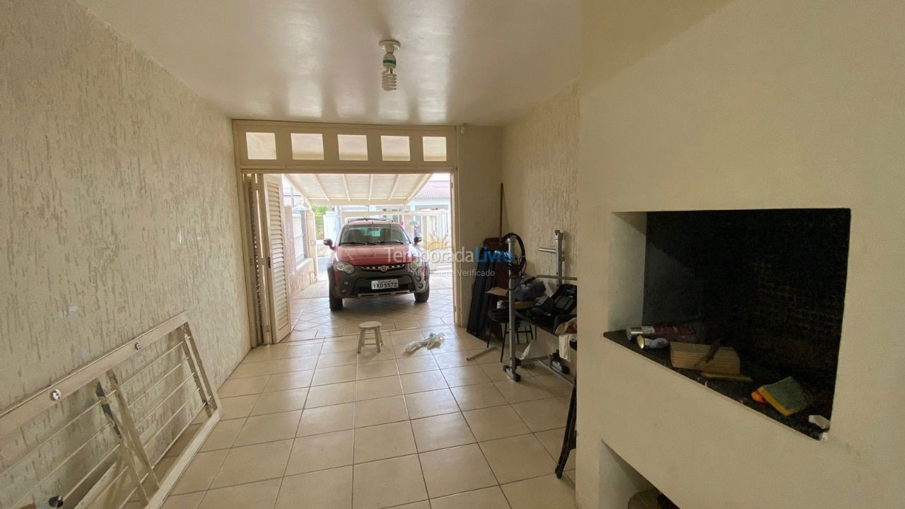 Casa para aluguel de temporada em Capão da Canoa (Zona Nova)