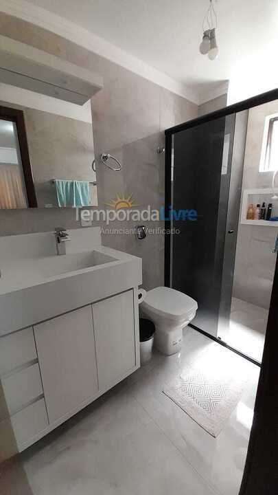 Apartamento para aluguel de temporada em Itapema (Meia Praia)