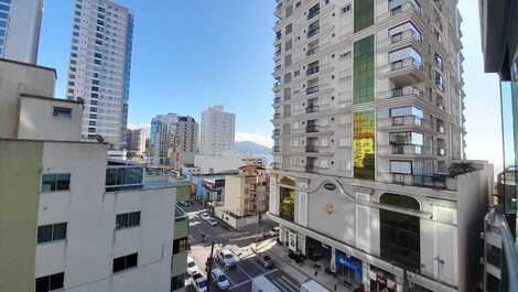 Ótimo apartamento de 3 quartos Frente Avenida
