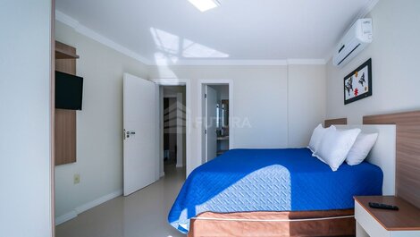Apartamento frente al mar con 3 suites en Bombas