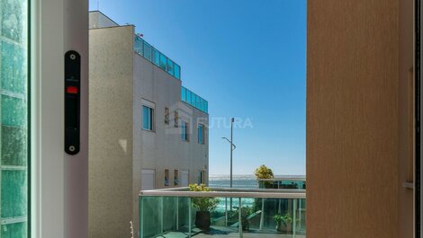 Apartamento frente al mar con 3 suites en Bombas
