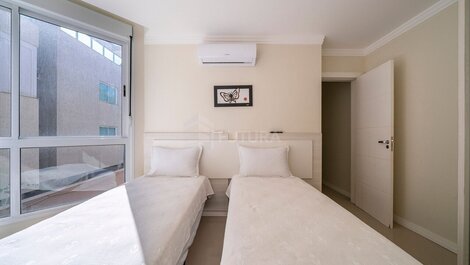 Apartamento frente al mar con 3 suites en Bombas