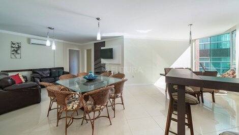 Apartamento frente al mar con 3 suites en Bombas