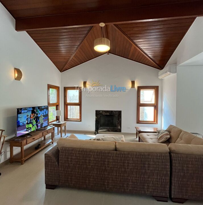 Casa para alquiler de vacaciones em São Sebastião (Praia da Baleia)