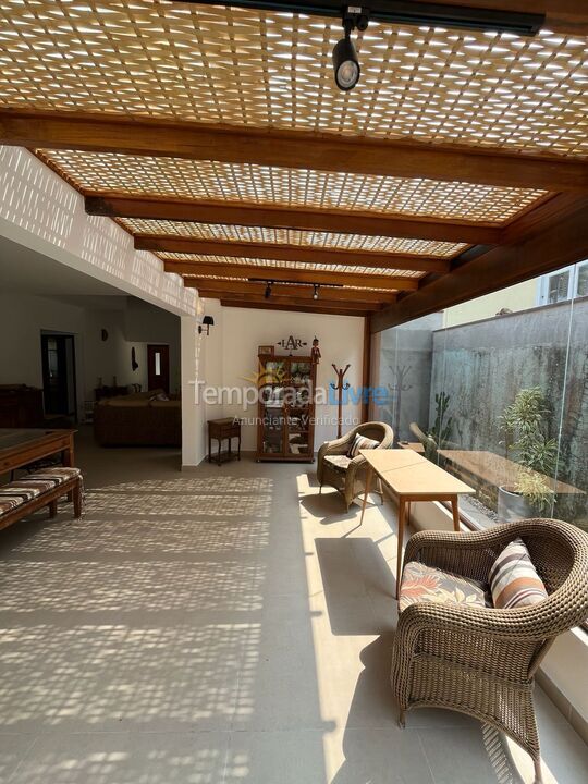 Casa para alquiler de vacaciones em São Sebastião (Praia da Baleia)