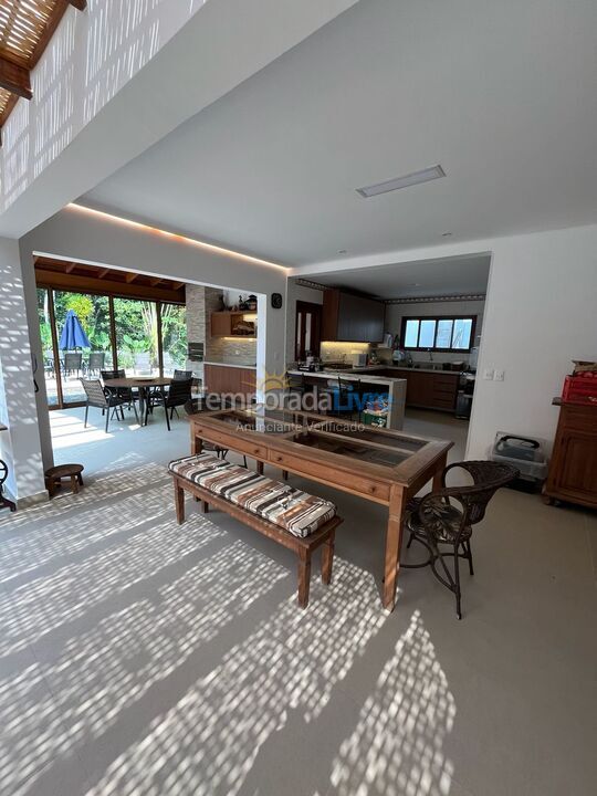 Casa para alquiler de vacaciones em São Sebastião (Praia da Baleia)