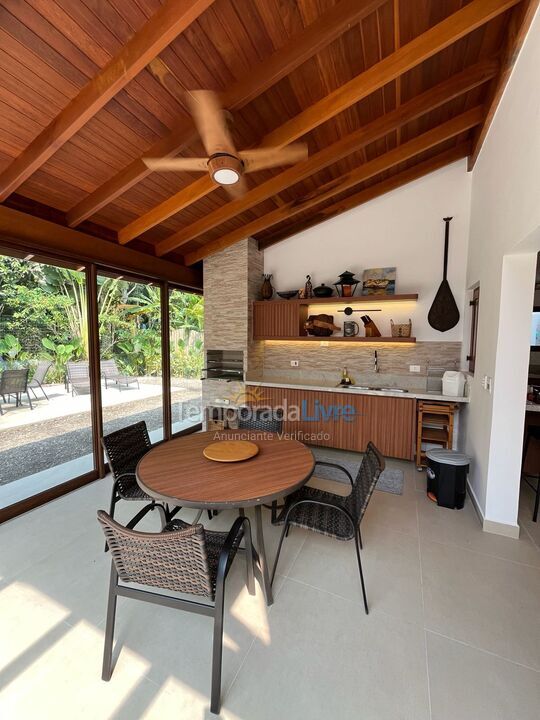 Casa para alquiler de vacaciones em São Sebastião (Praia da Baleia)