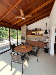 Casa en condominio en la playa de Baleia