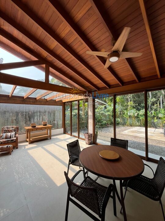 Casa para alquiler de vacaciones em São Sebastião (Praia da Baleia)