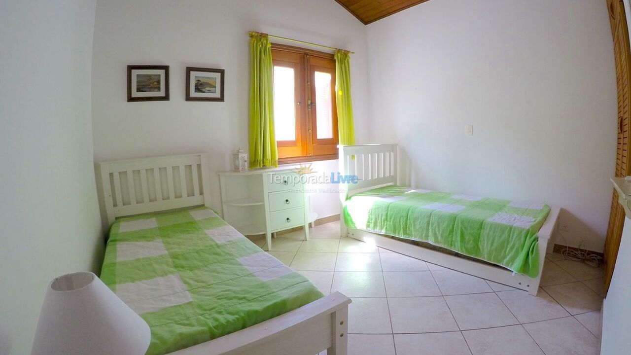 Casa para alquiler de vacaciones em São Sebastião (Praia da Baleia)