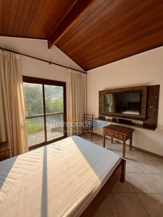 Casa para alquiler de vacaciones em São Sebastião (Praia da Baleia)
