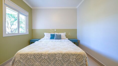 Beautiful Beachfront Triplex on 4 Ilhas Beach