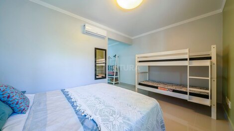 Beautiful Beachfront Triplex on 4 Ilhas Beach
