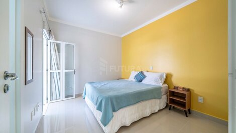 Beautiful Beachfront Triplex on 4 Ilhas Beach