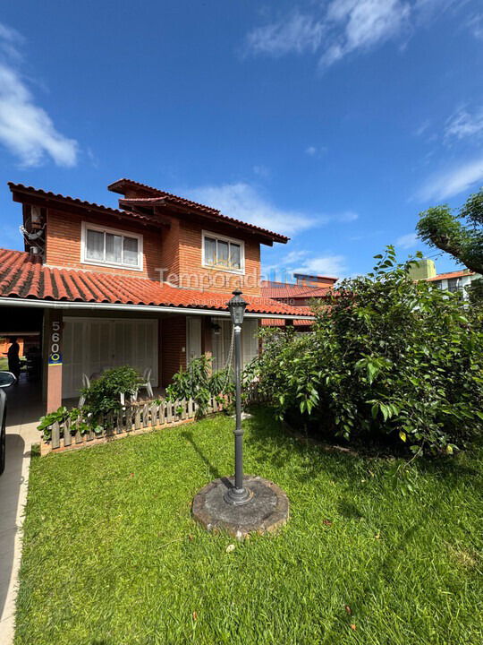 Casa para aluguel de temporada em Florianopolis (Canasvieiras)