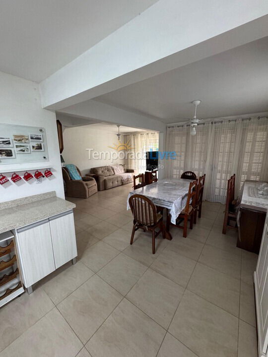 Casa para aluguel de temporada em Florianopolis (Canasvieiras)