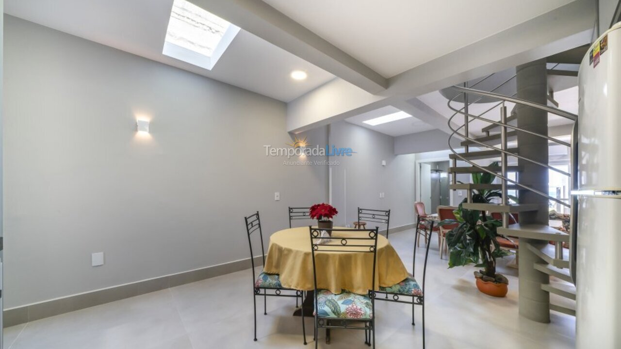 Casa para aluguel de temporada em Bombinhas (Praia de Bombas)