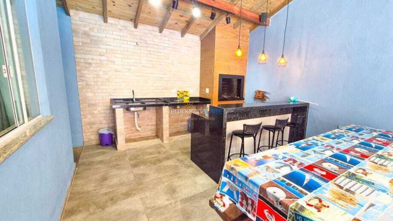 Casa para aluguel de temporada em Bombinhas (Praia de Bombas)