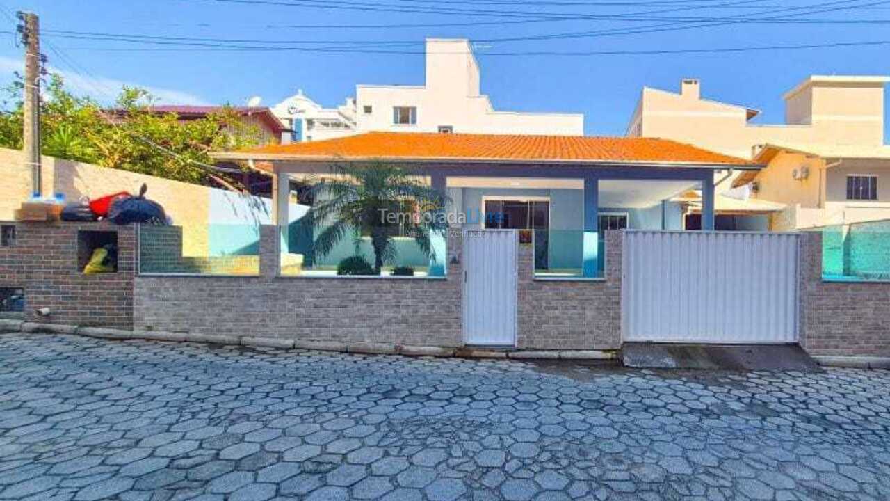 Casa para aluguel de temporada em Bombinhas (Praia de Bombas)