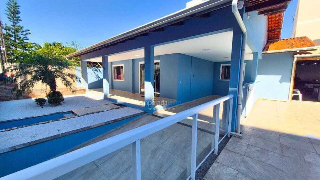 Casa para aluguel de temporada em Bombinhas (Praia de Bombas)