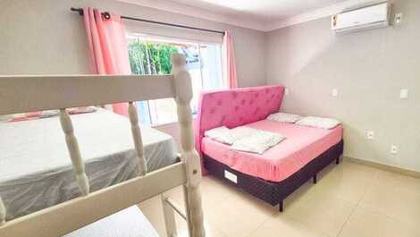 LINDA CASA COM PISCINA 🏊🏻‍♂️ 04 QUARTOS, 13 PESSOAS EM BOMBAS