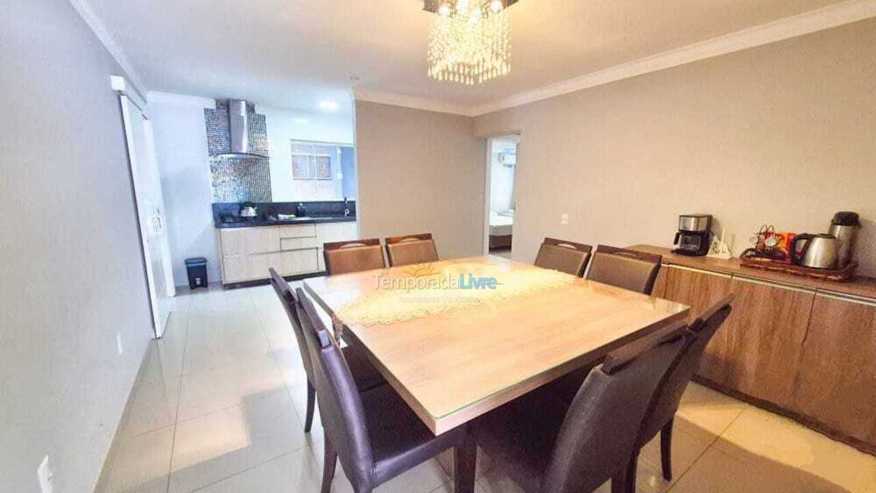 Casa para aluguel de temporada em Bombinhas (Praia de Bombas)