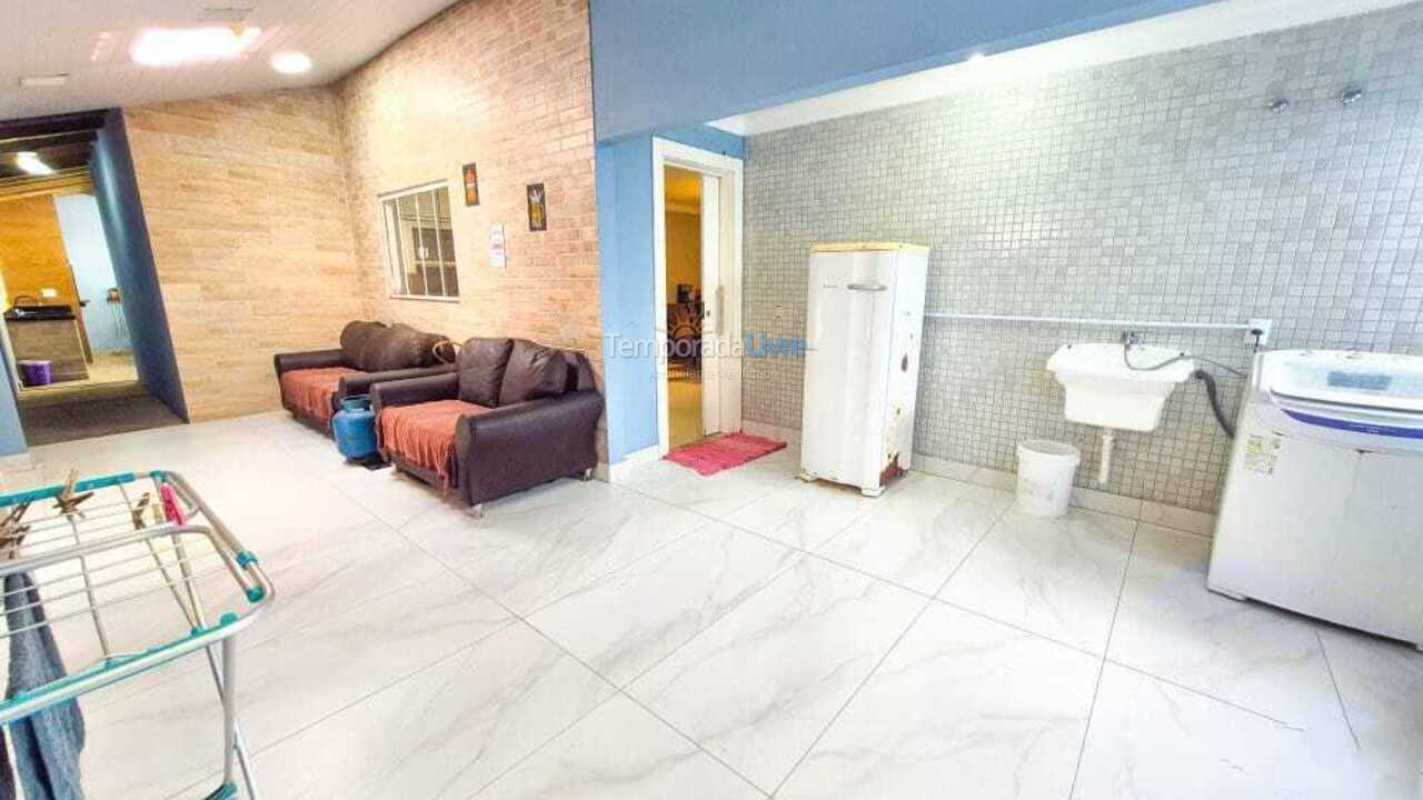 Casa para aluguel de temporada em Bombinhas (Praia de Bombas)